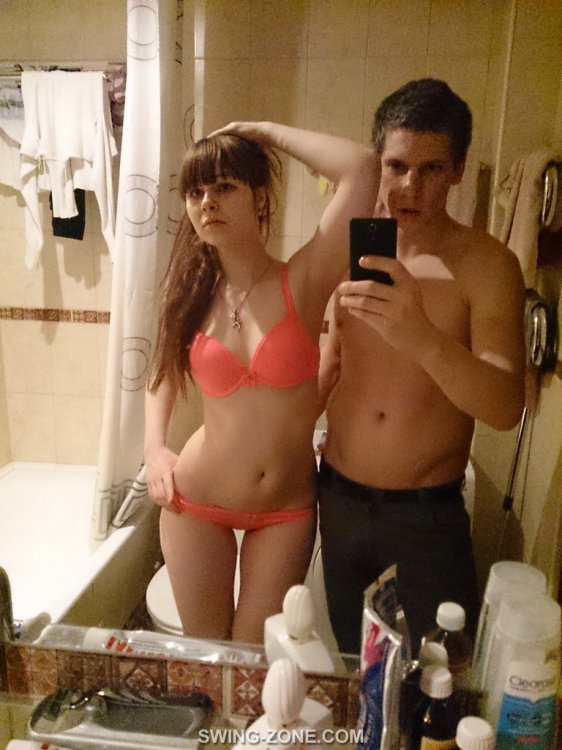 Селфи коллекция снимков семейного секса в ванной